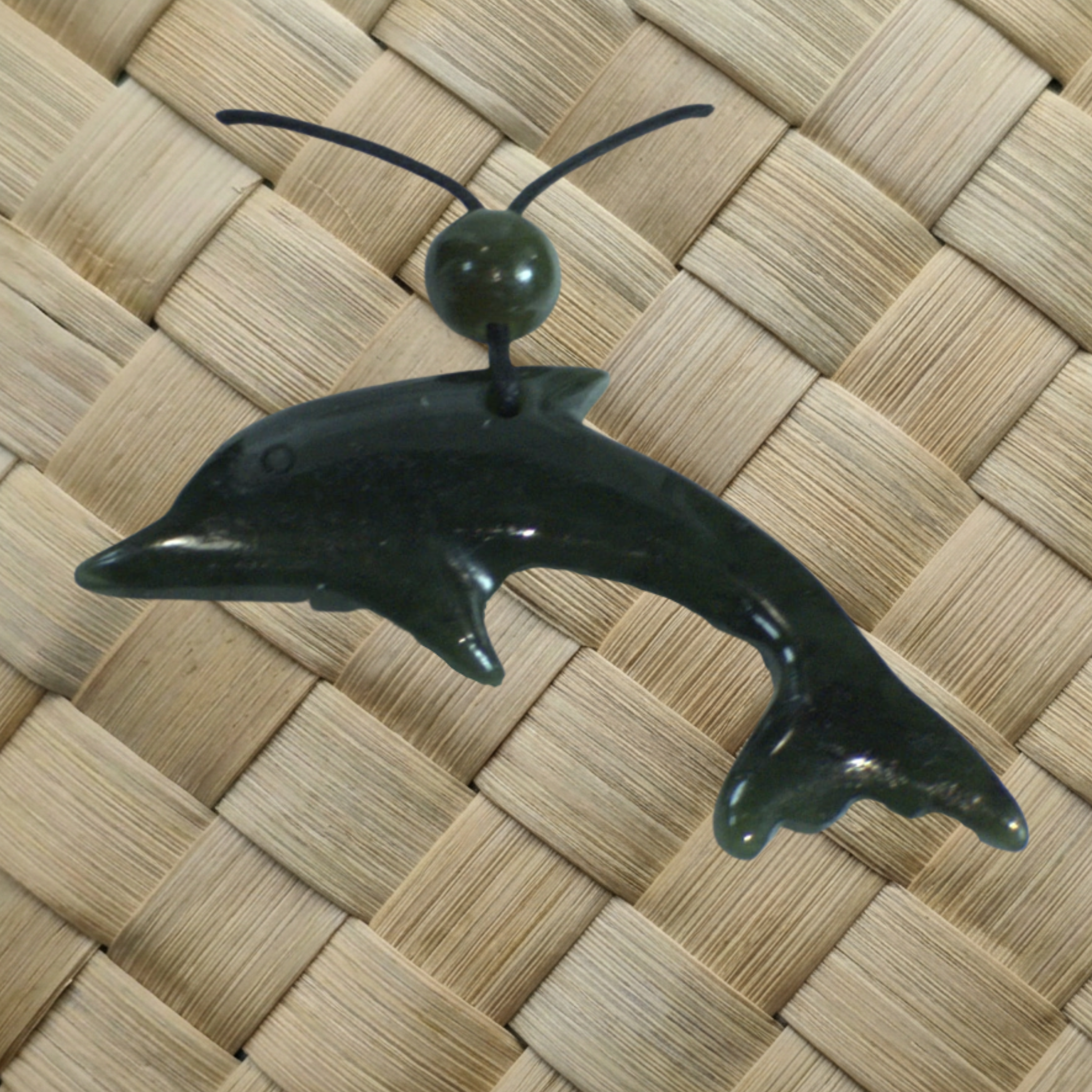 Dolphin / Aihe Pounamu