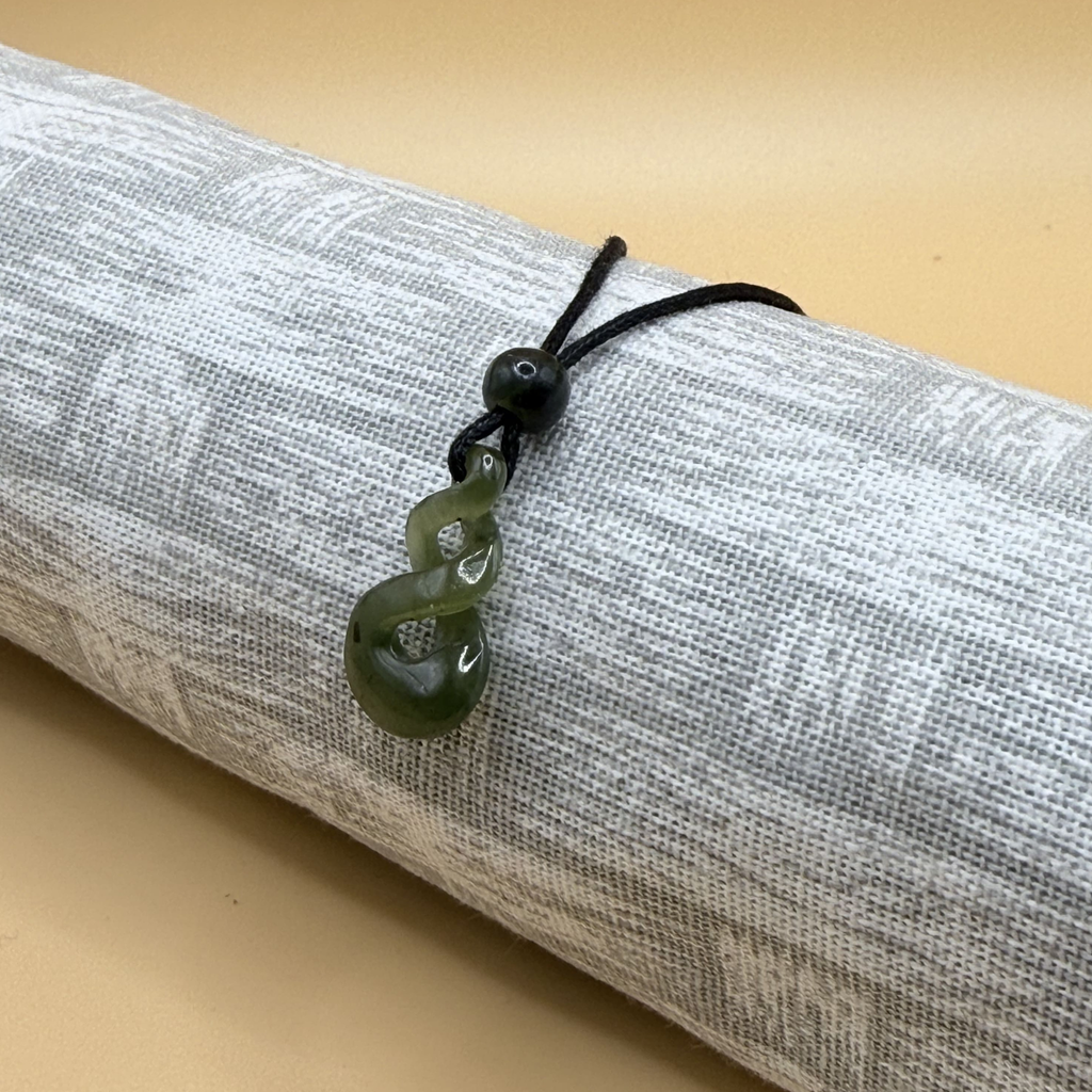 Twist / Pikorua Pounamu