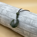 Hei Matau / Hook VI - Pēpi Pounamu
