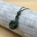 Hei Matau / Hook II - Pēpi Pounamu