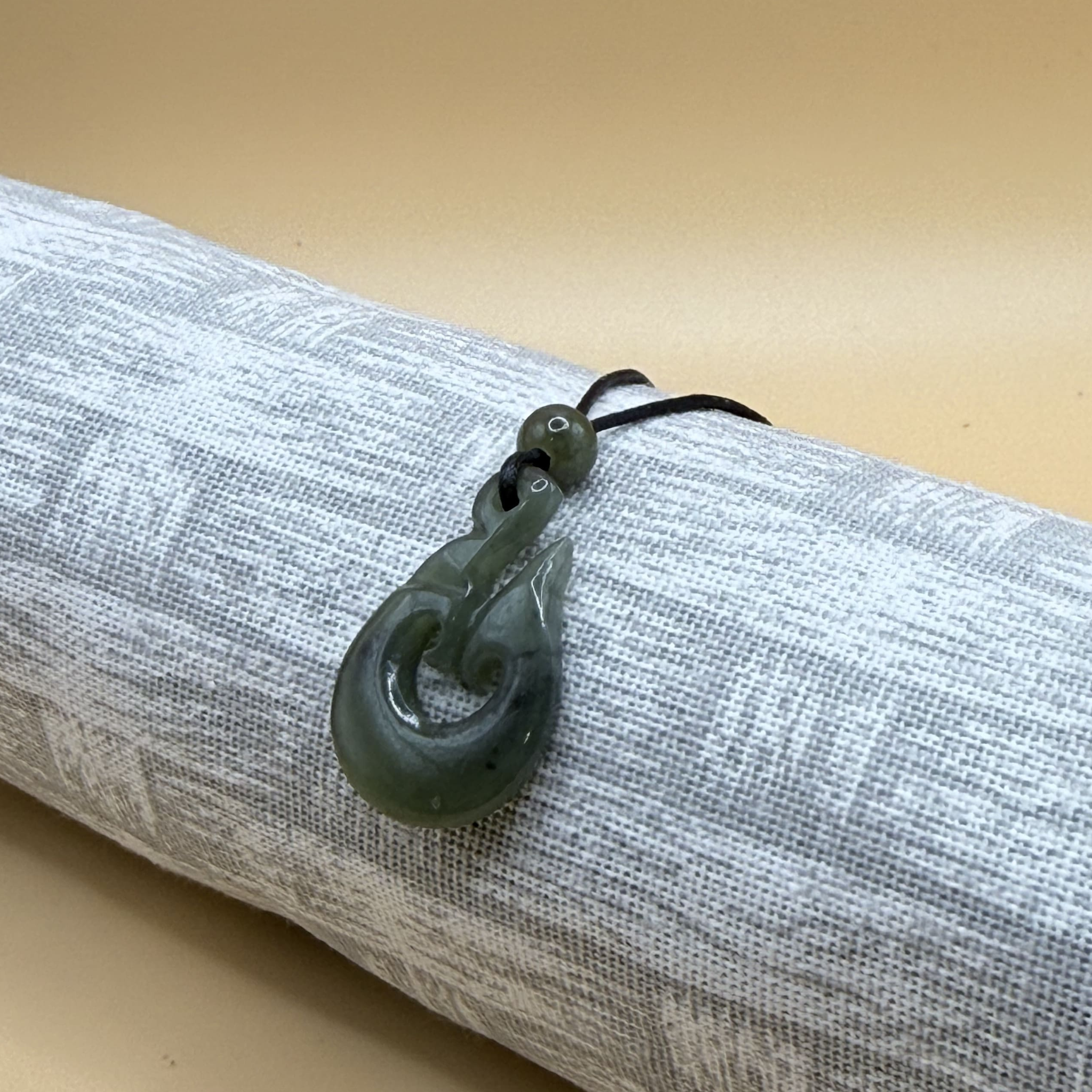 Hei Matau / Hook IV - Pēpi Pounamu