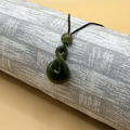 Figure 8 / Pikorua II - Pēpi Pounamu
