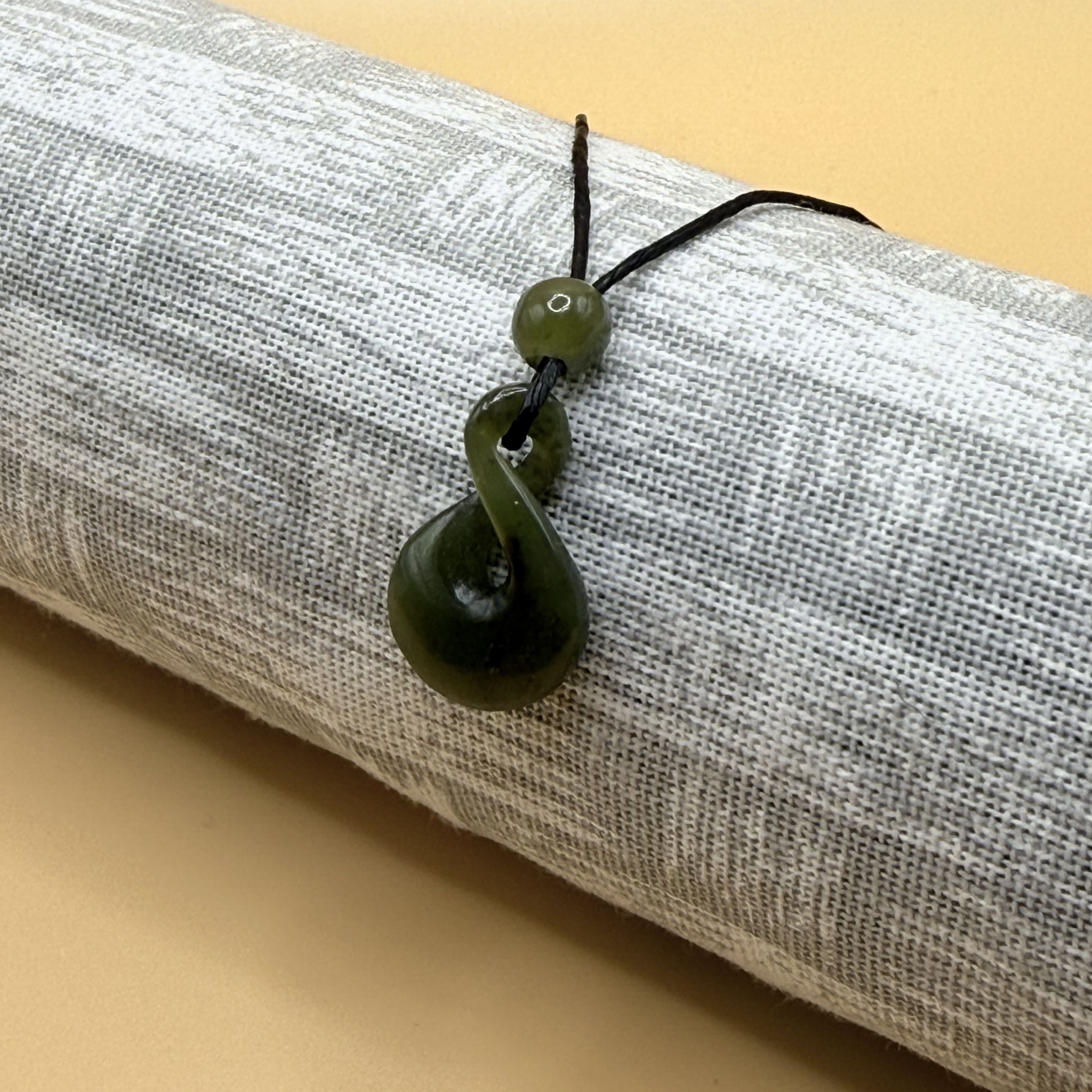 Figure 8 / Pikorua II - Pēpi Pounamu