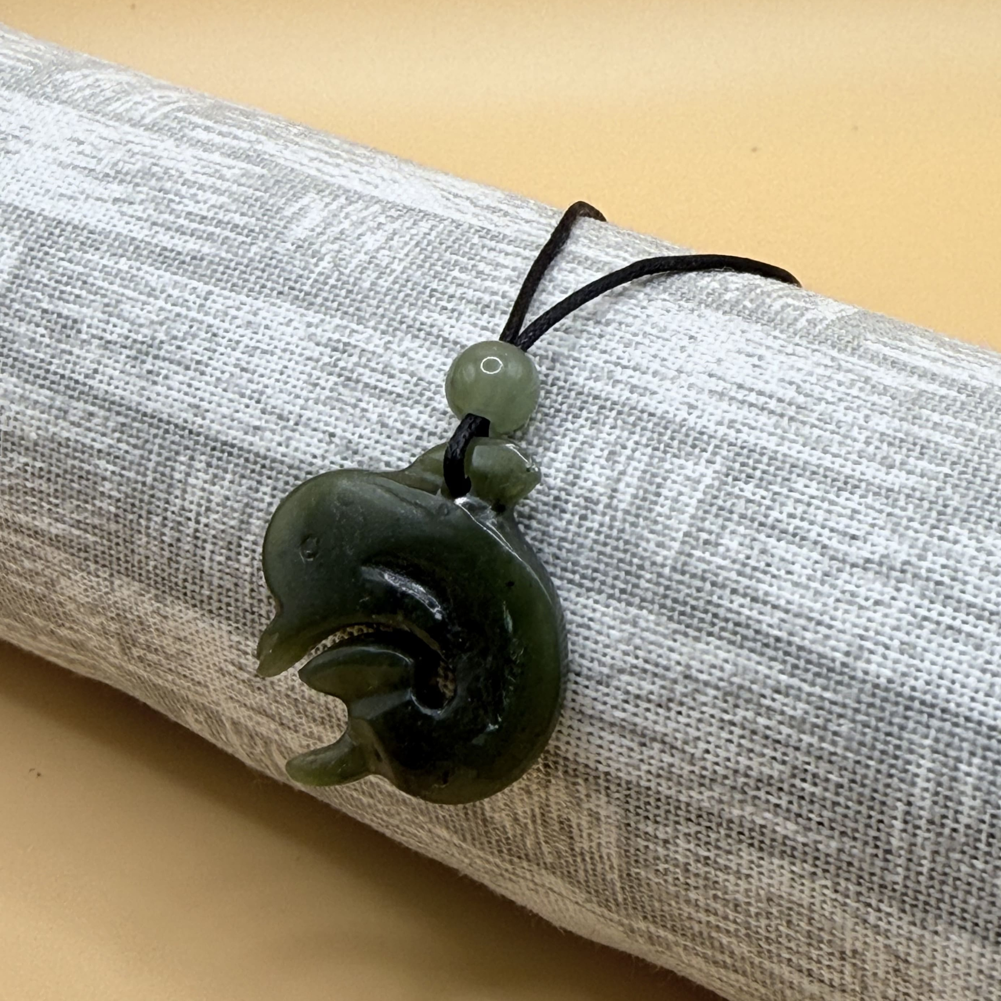 Dolphin / Aihe Pounamu