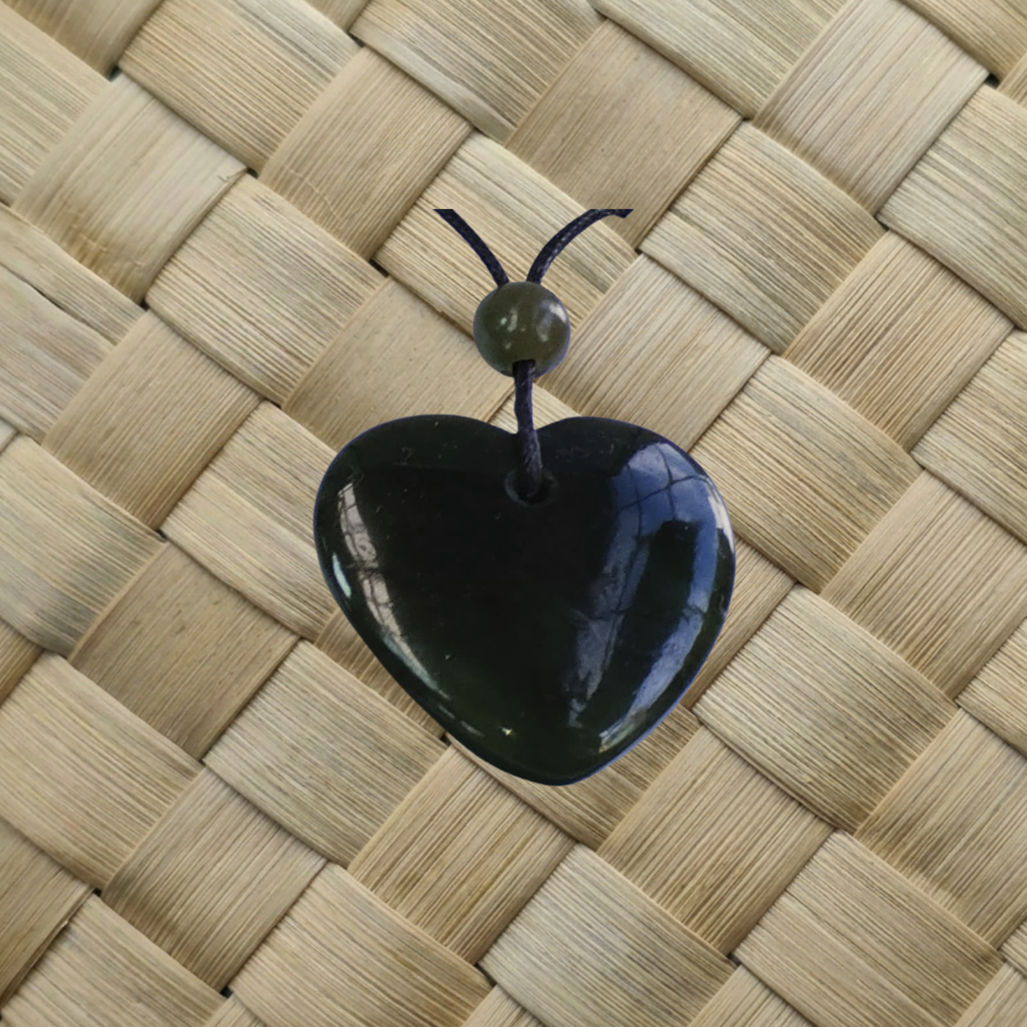 Manawa / Heart Pounamu